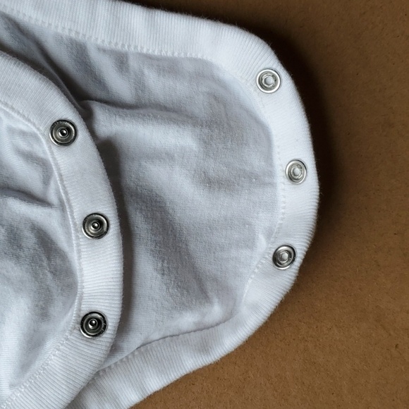 Gap Disney baby white & red onsie with Mickey Mouse size 12 -18 month - Picture 6 of 7